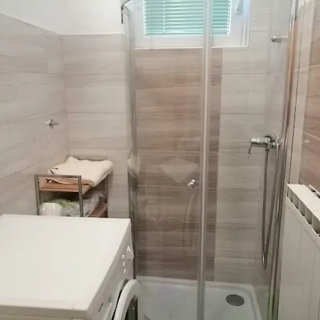 Angela Apartma *